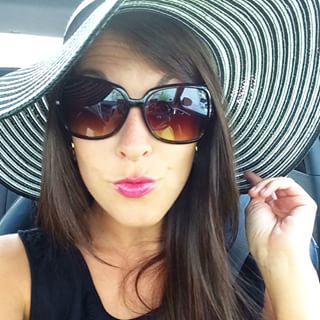  Is it just me or does anyone else feel like a famous person hiding her identity anytime you put on giant sunglasses and a floppy hat? I can't be alone on this  