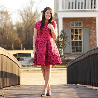  Who's already made Valentine's Sunday Brunch plans?! This is the perfect floral dress for the day (and it's on sale)!  You can shop it now #ontheblog and if you're local to #BatonRouge I'm also sharing my favorite brunch spots for the perfect the Valentine's date! Link in bio!  @liketoknow.it www.liketk.it/28UcP #liketkitunder100 