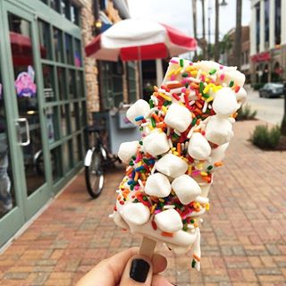  Celebrating my last day of summer with a wedding cake-marshmallow-sprinkle popsicle!  Back to school tomorrow! #teacherlife 