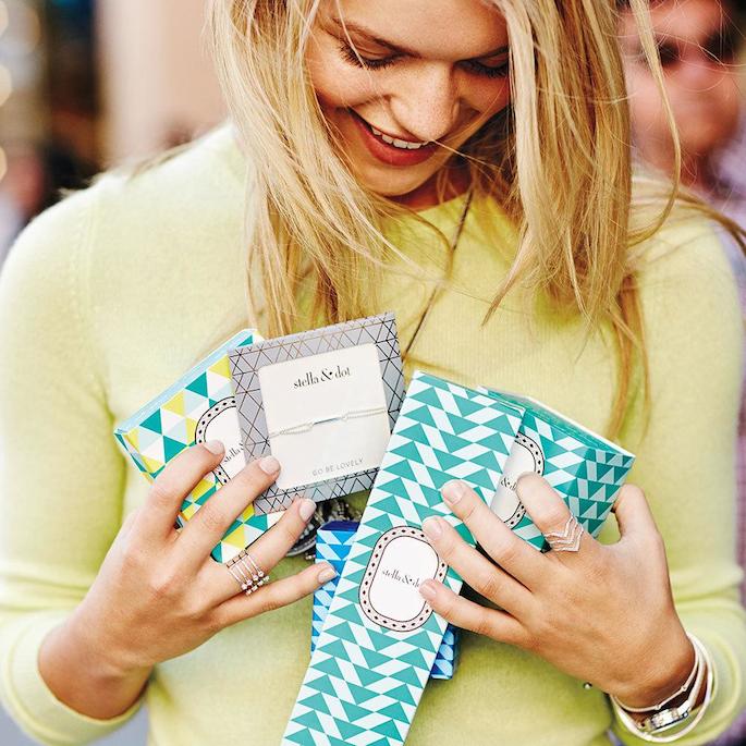 What's it like being a Stella & Dot Stylist? How to gets started, awesome perks, and what to expect.
