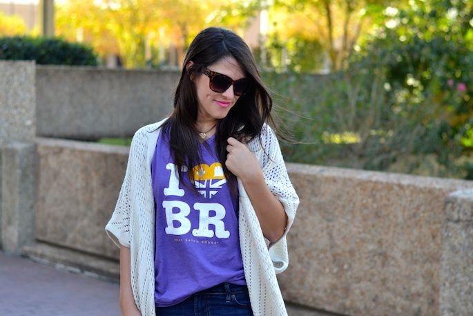 Things to do in the fall in Baton Rouge, Louisiana! Check out Southern Flair's Fall Bucket List! | Wearing: I Heart BR Tee from SFT