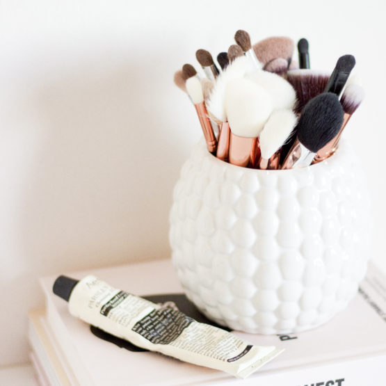 how to keep makeup on in humidity and summer